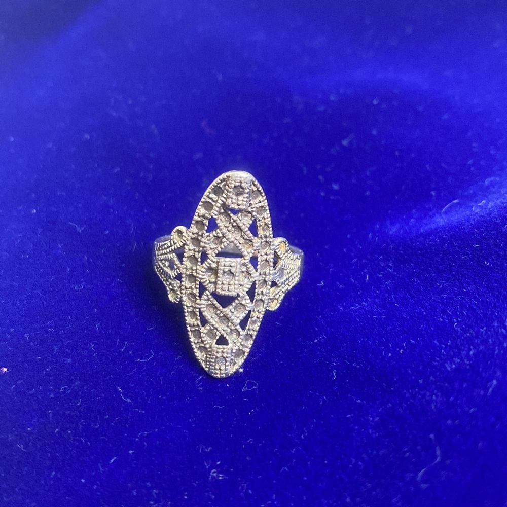 Vintage 925 Sterling Silver Ring fits size 7-7.5